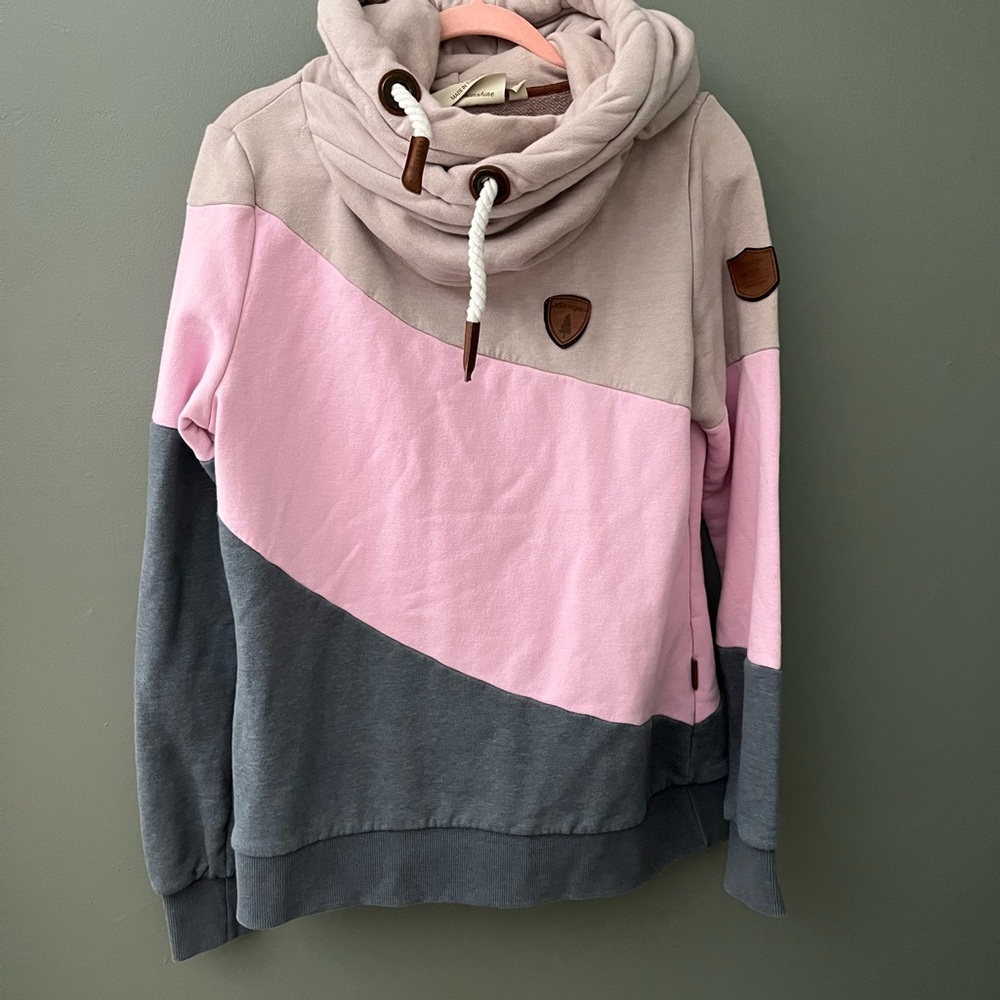Wanakome hoodie.